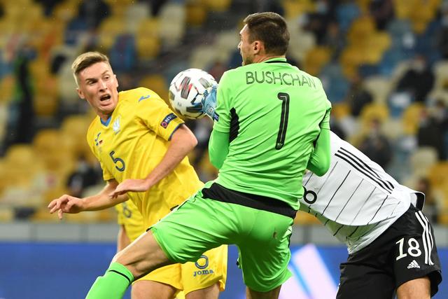 拜仁计划与诺伊尔续约，不打算提前召回努贝尔