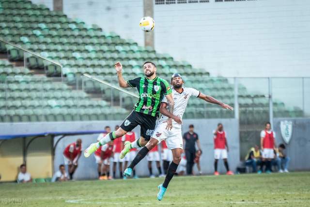 76人力克热火重返东部前六 公牛险胜开拓者